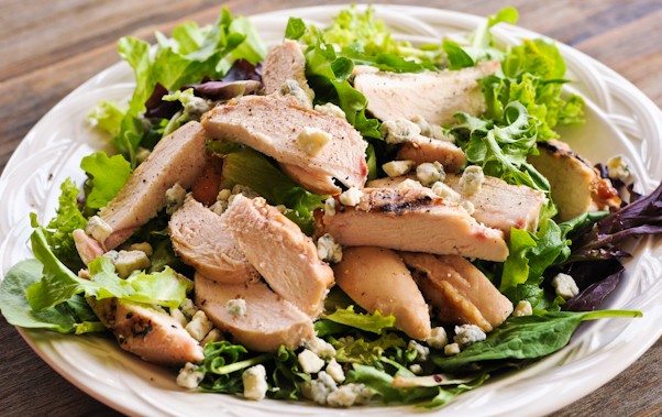 grilled chicken and gorgonzola salad - Article 1